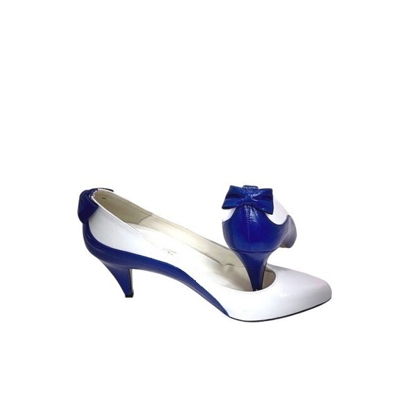 Feather Flex by Cervelle Shoes - Cervelle Vintage White Blue Colorblock Pointed Toe Heels Size 8B 80's Retro Glam